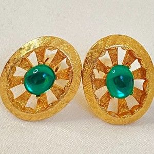 Cuff Links Mens Brushed Gold Tone Metal Setting Central Green Stone